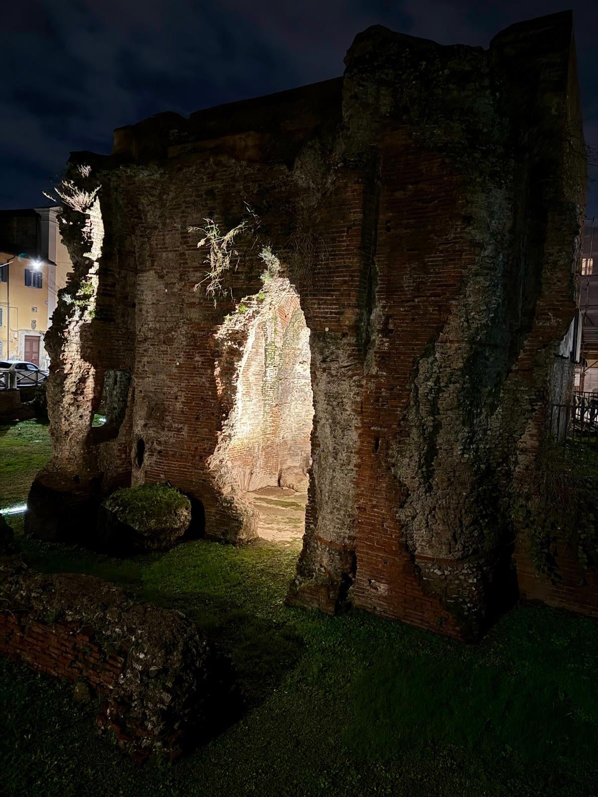 Bagni di Nerone, vicino alla "Porta a Lucca", sotto le antiche mura