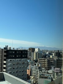El Monte Fuji se ve desde el hotel.