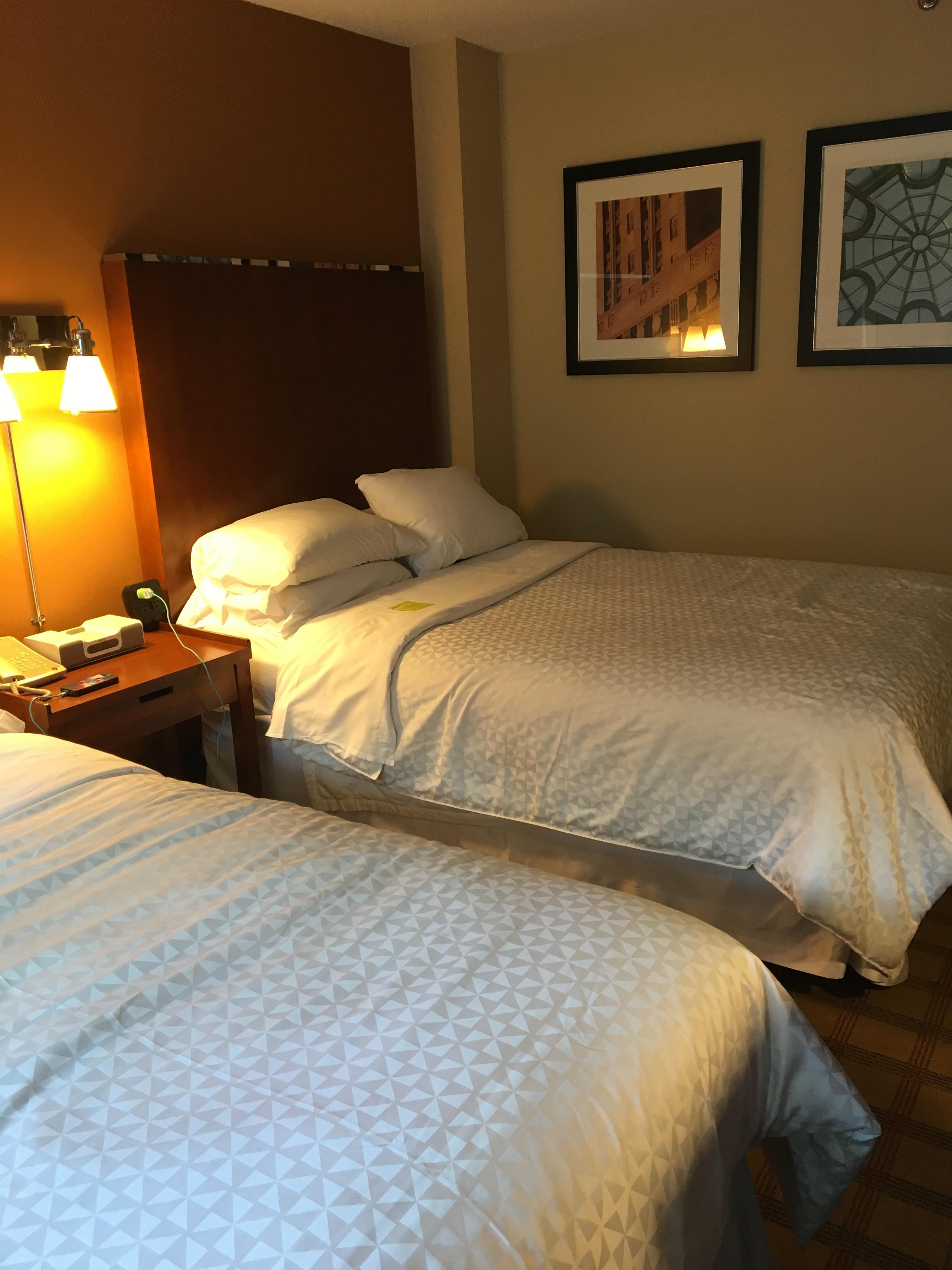 2 Queen beds