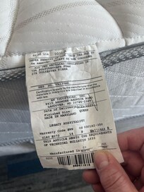 Very very very nice new bed
The only things that were missing from the room was the tv remote and a desk lamp that was supposed to be there lol