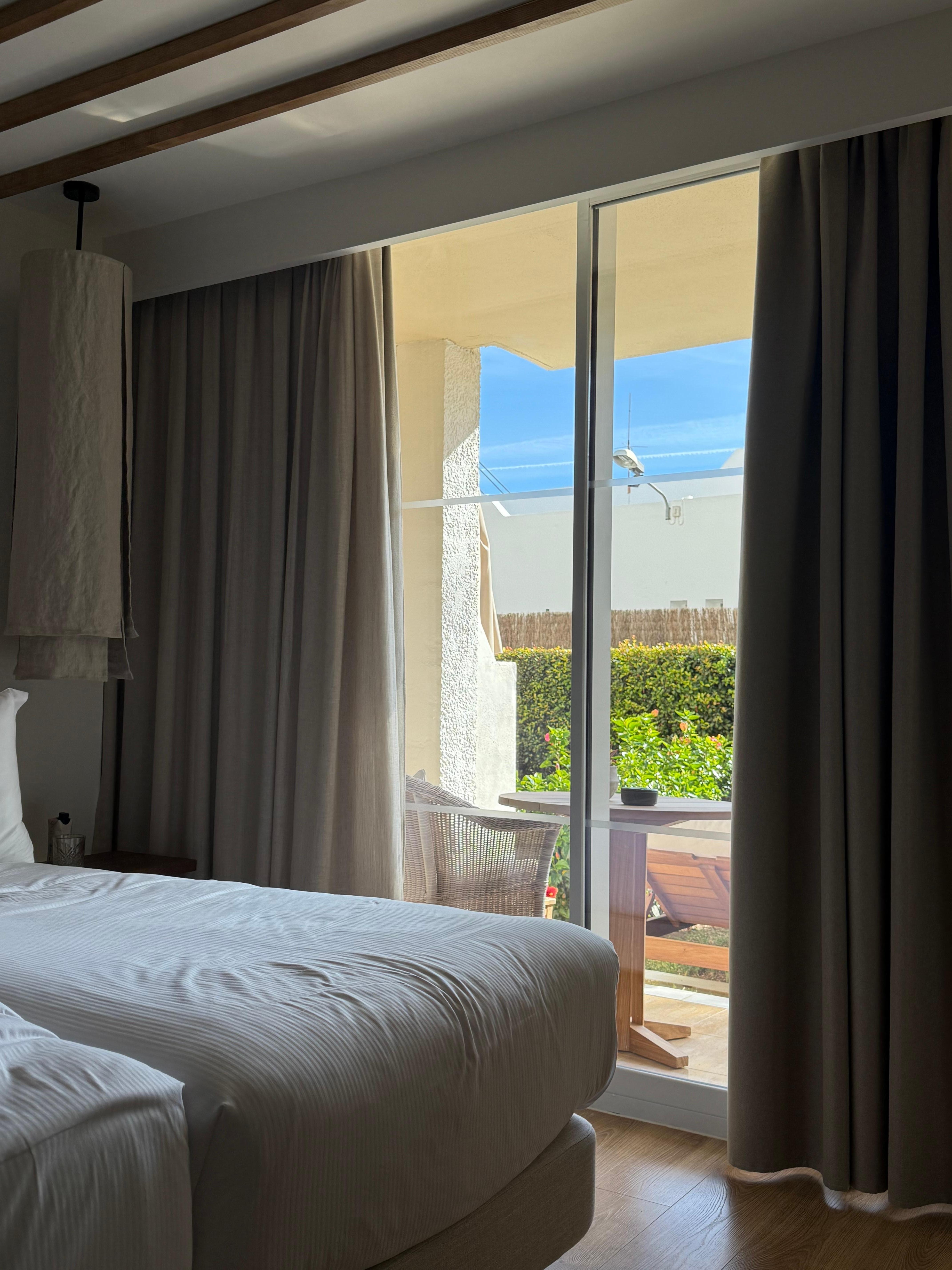 Curtain not cover the window