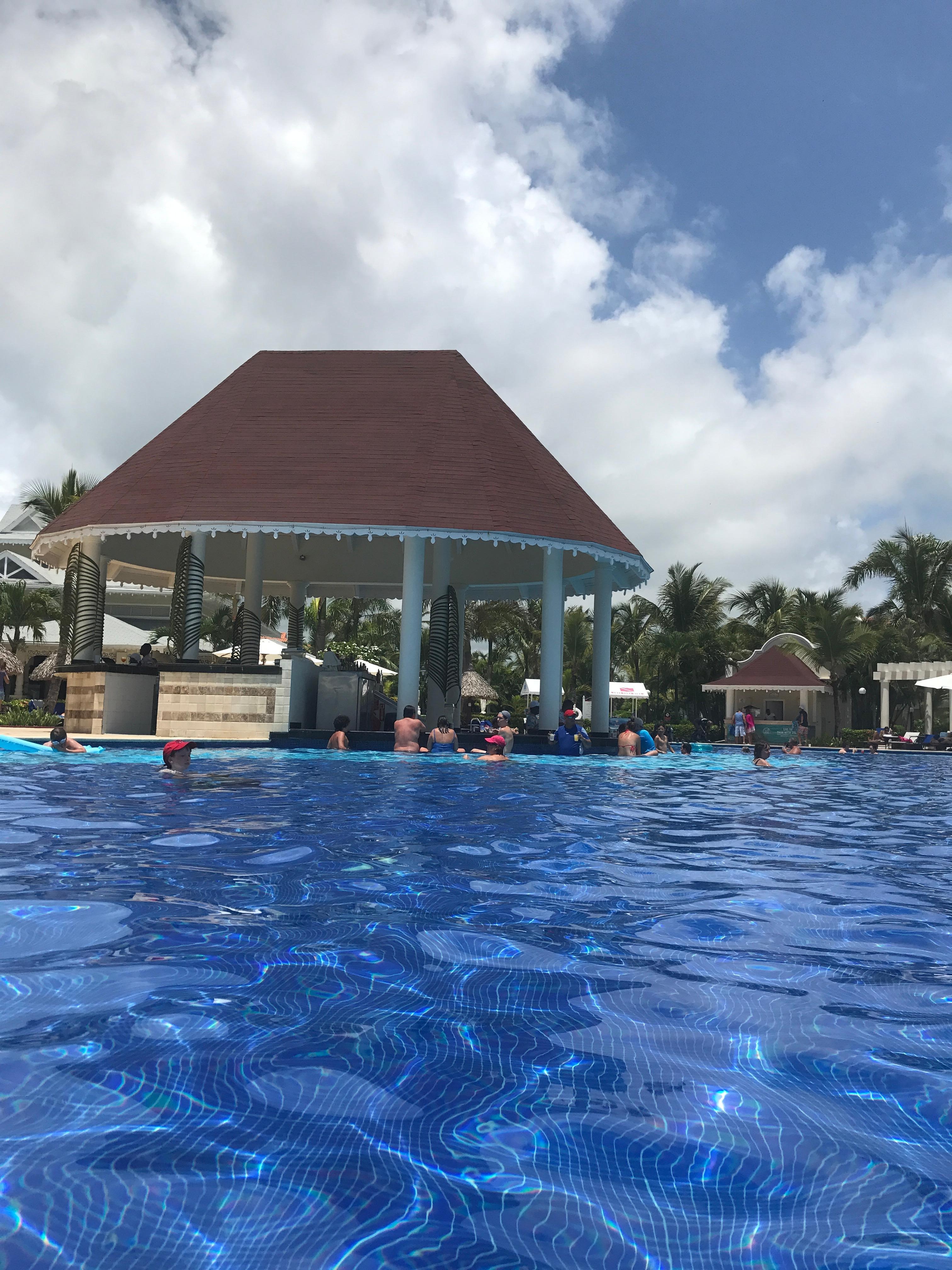 Pool bar Esmeralda