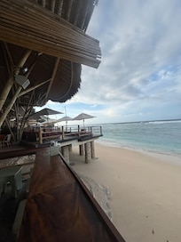 Sundays Beach Club