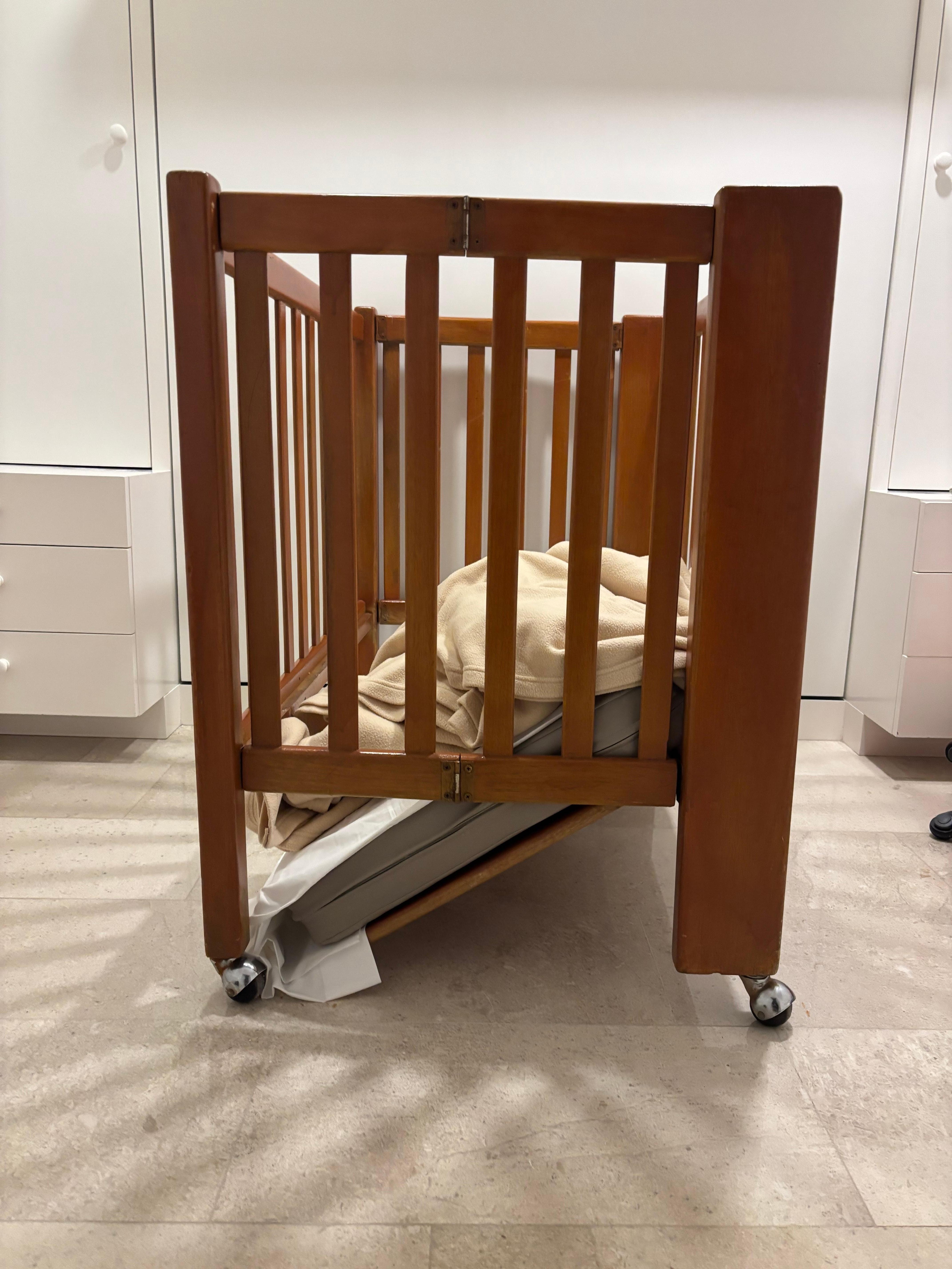 Crib that broke in the middle of the noght