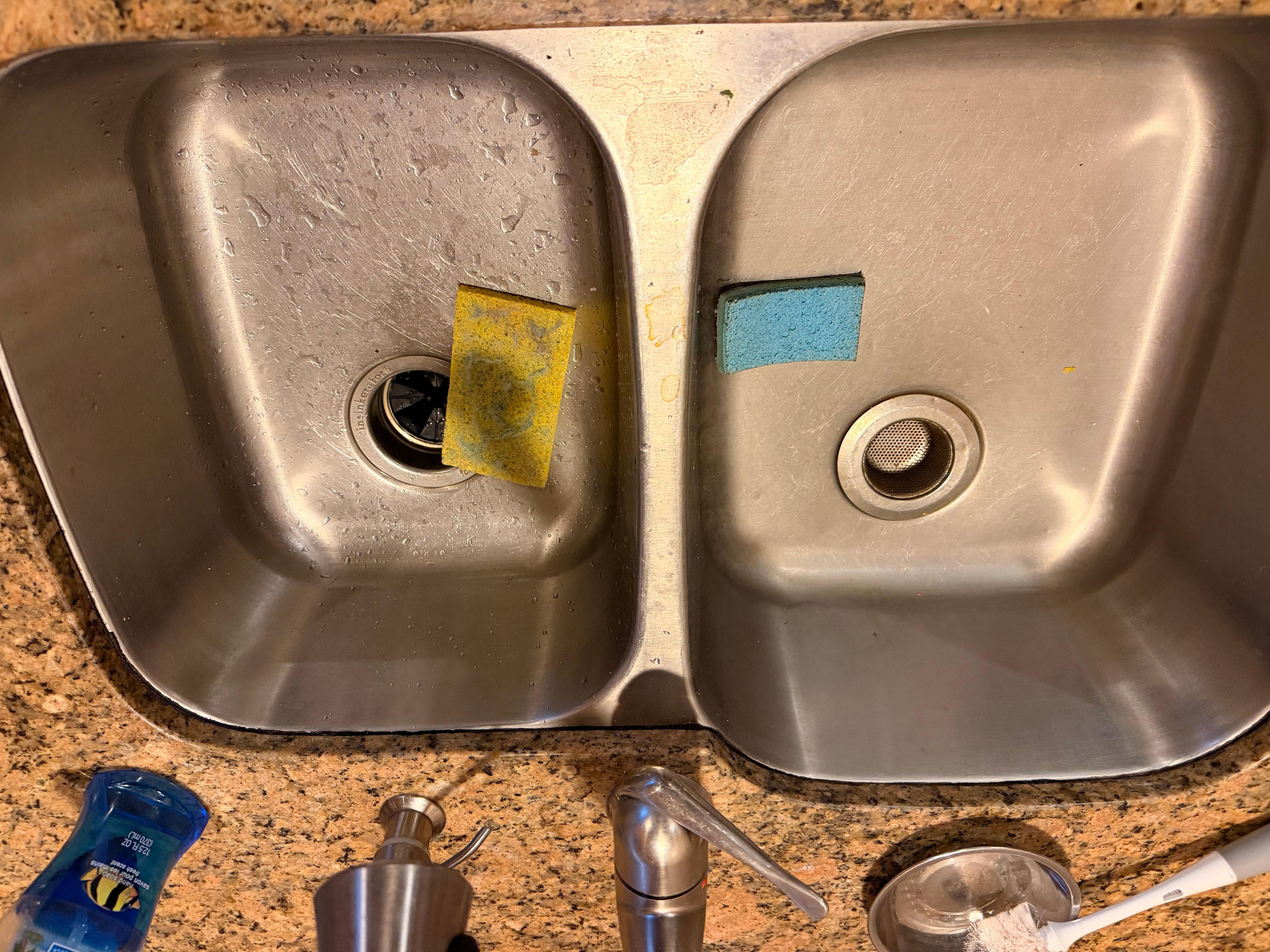 Sink was dirty and the worn out sponge was left for cleaning. Found the rest of the sponge in the garbage disposal. Bought cleaning supplies and left them hopefully for the next guest guest.