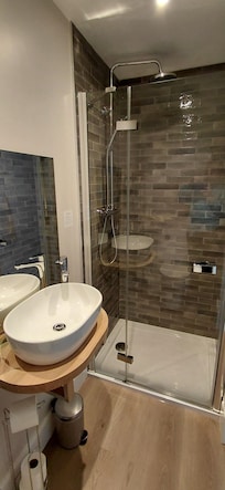 Enquire shower