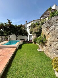 The backyard and pool of the house! We enjoyed some lovely afternoons relaxing in complete privacy!