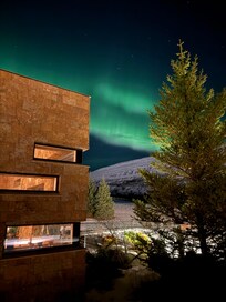 Nordlichter mit Haus