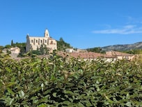 Uitzicht vanuit de tuin.