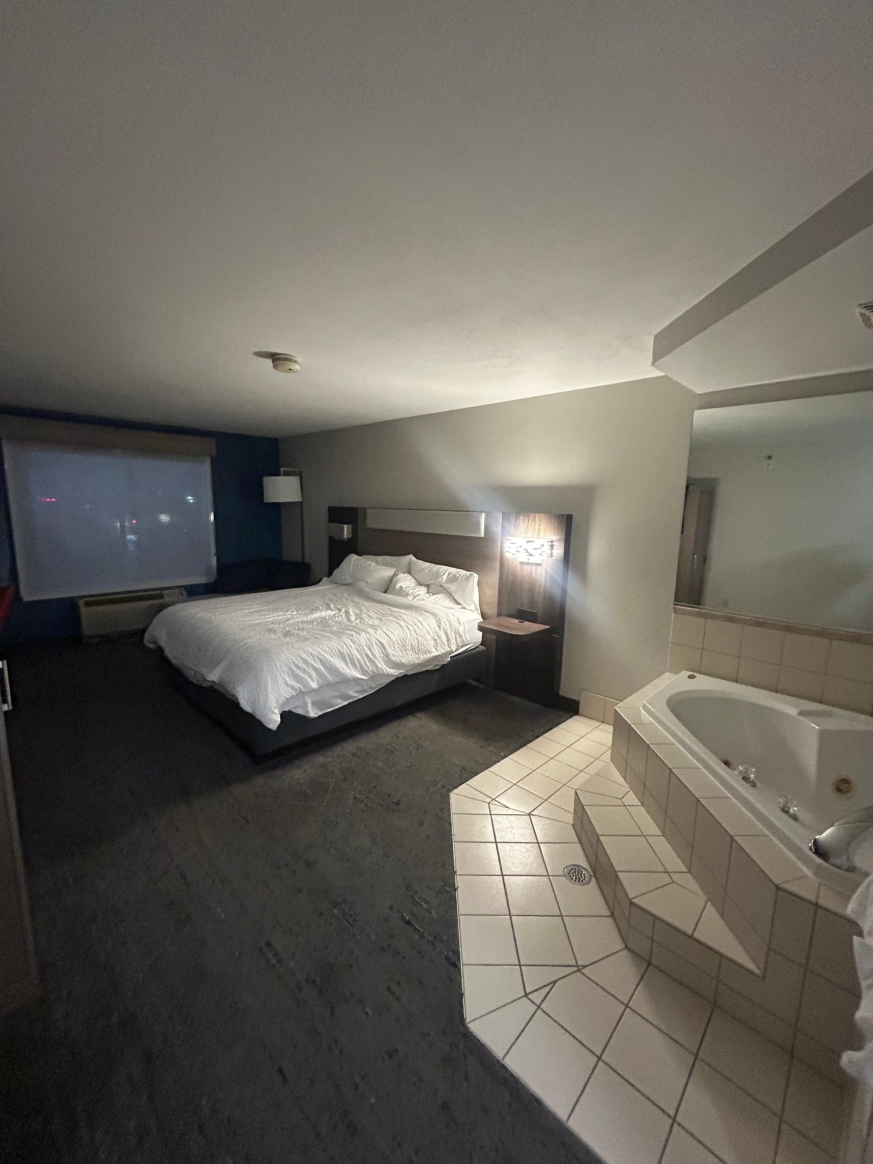 King bed with jacuzzi tub