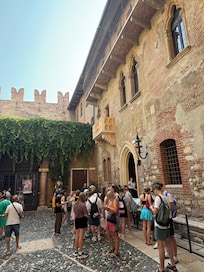 The balcony of Juliette’s home