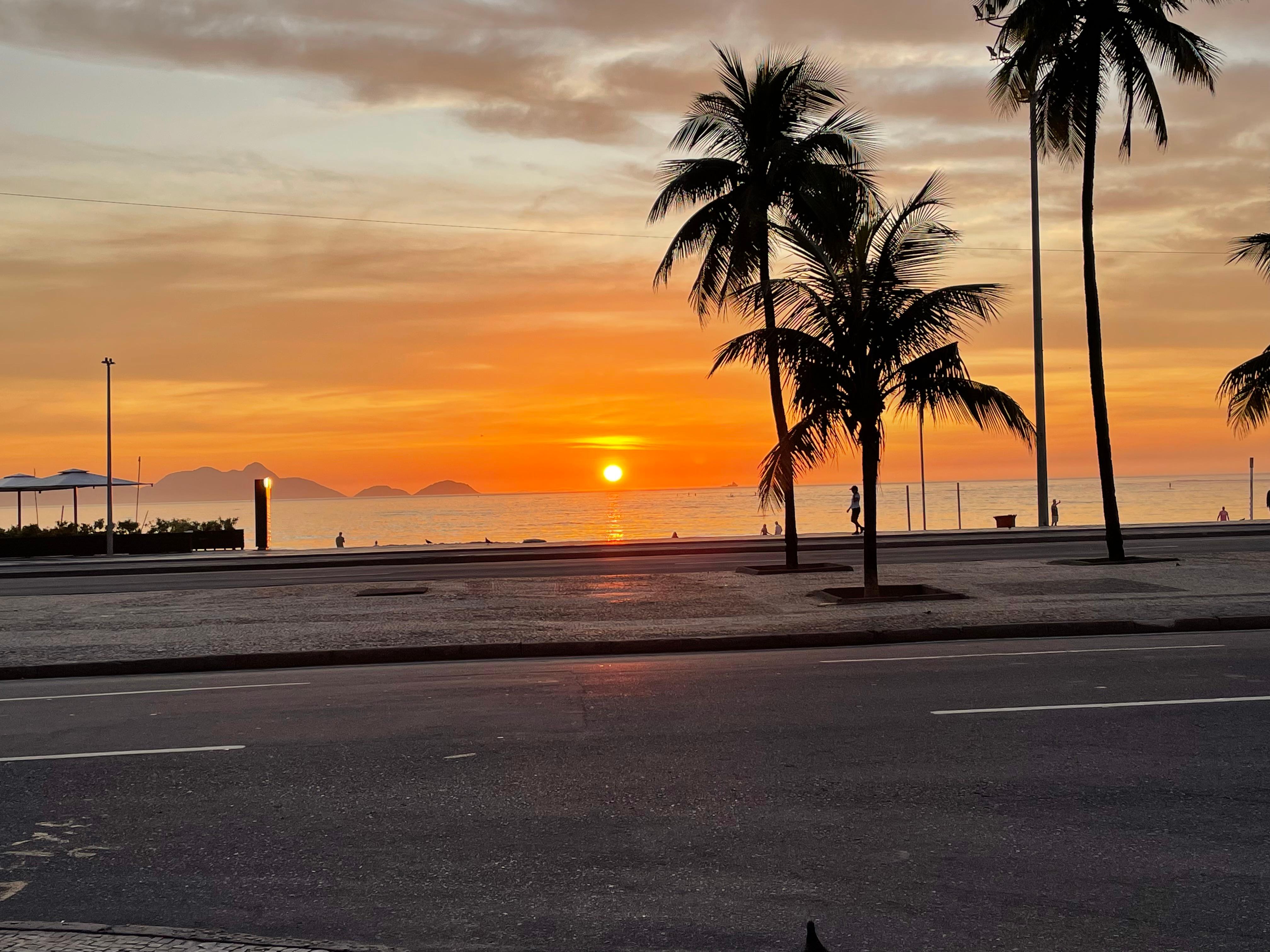 Lever de soleil à Copacabana à 50 m de l’hôtel 