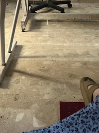Les pieds de table au spa.