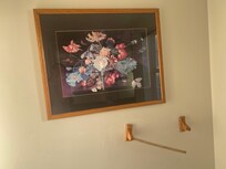 I hung a small towel here and the hole thing fell apart, even the screws โholdingโ it to the wall