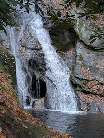 Cabin is close to some amazing hikes, and then you have the hot tub to sink into!!!