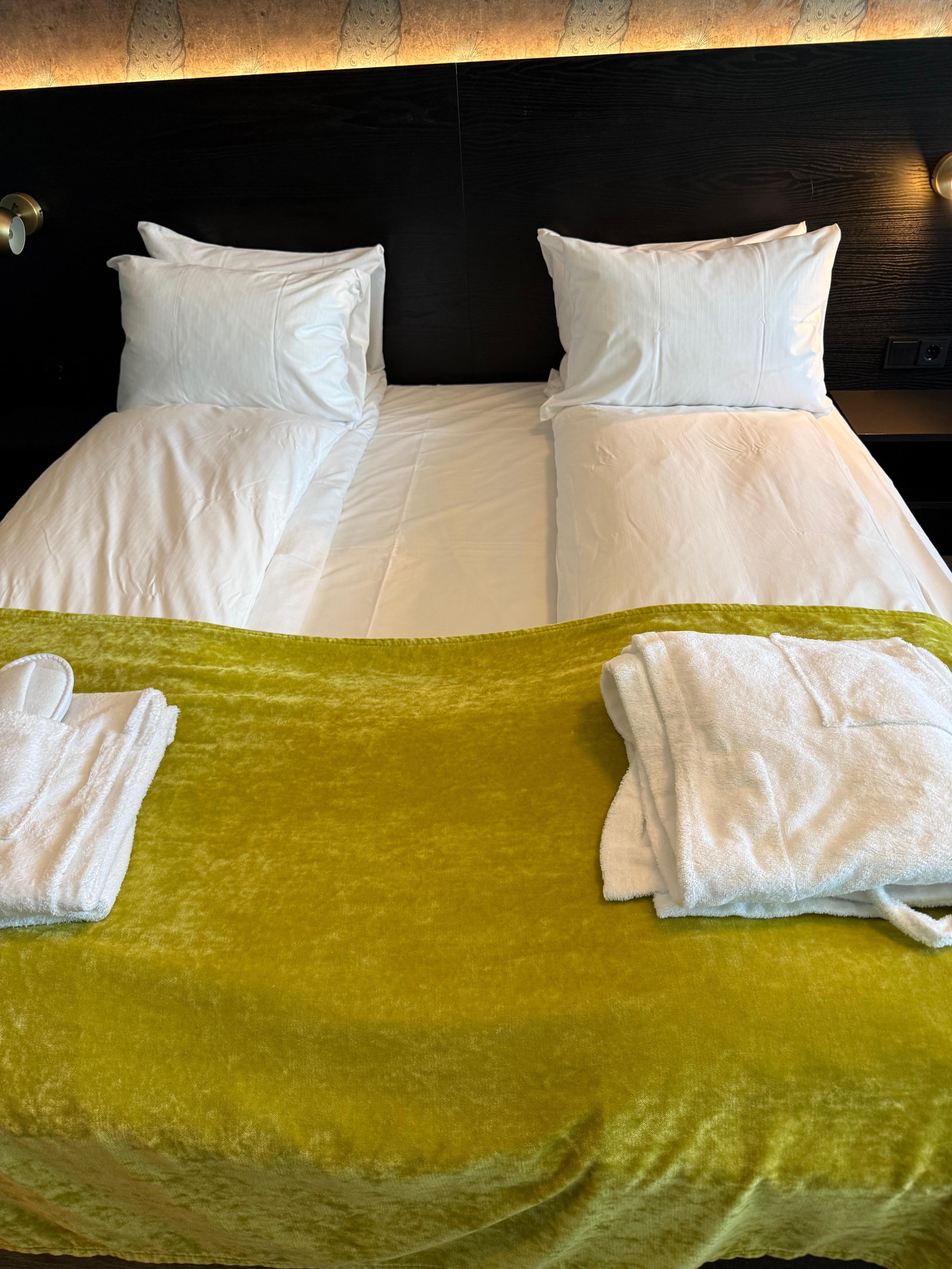 Love the make your own bed approach, comfy