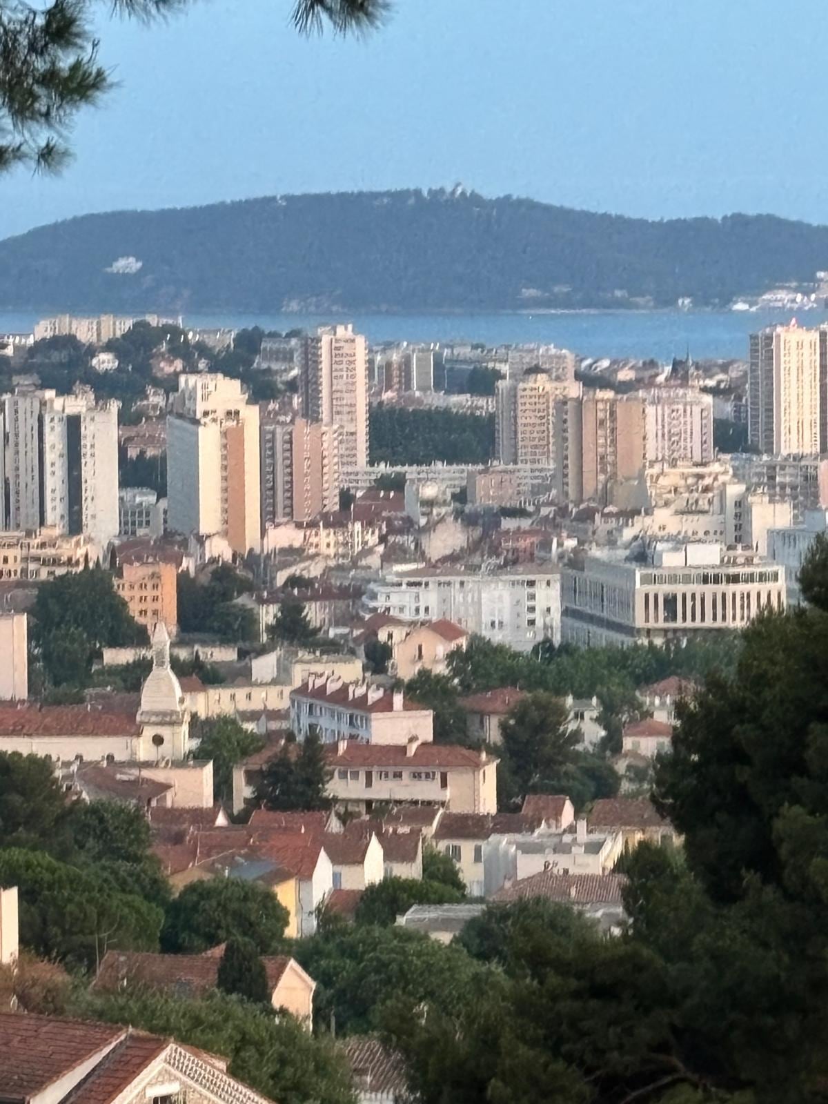 Eine andere Aussicht auch von der Terrasse auf die Stadt 
