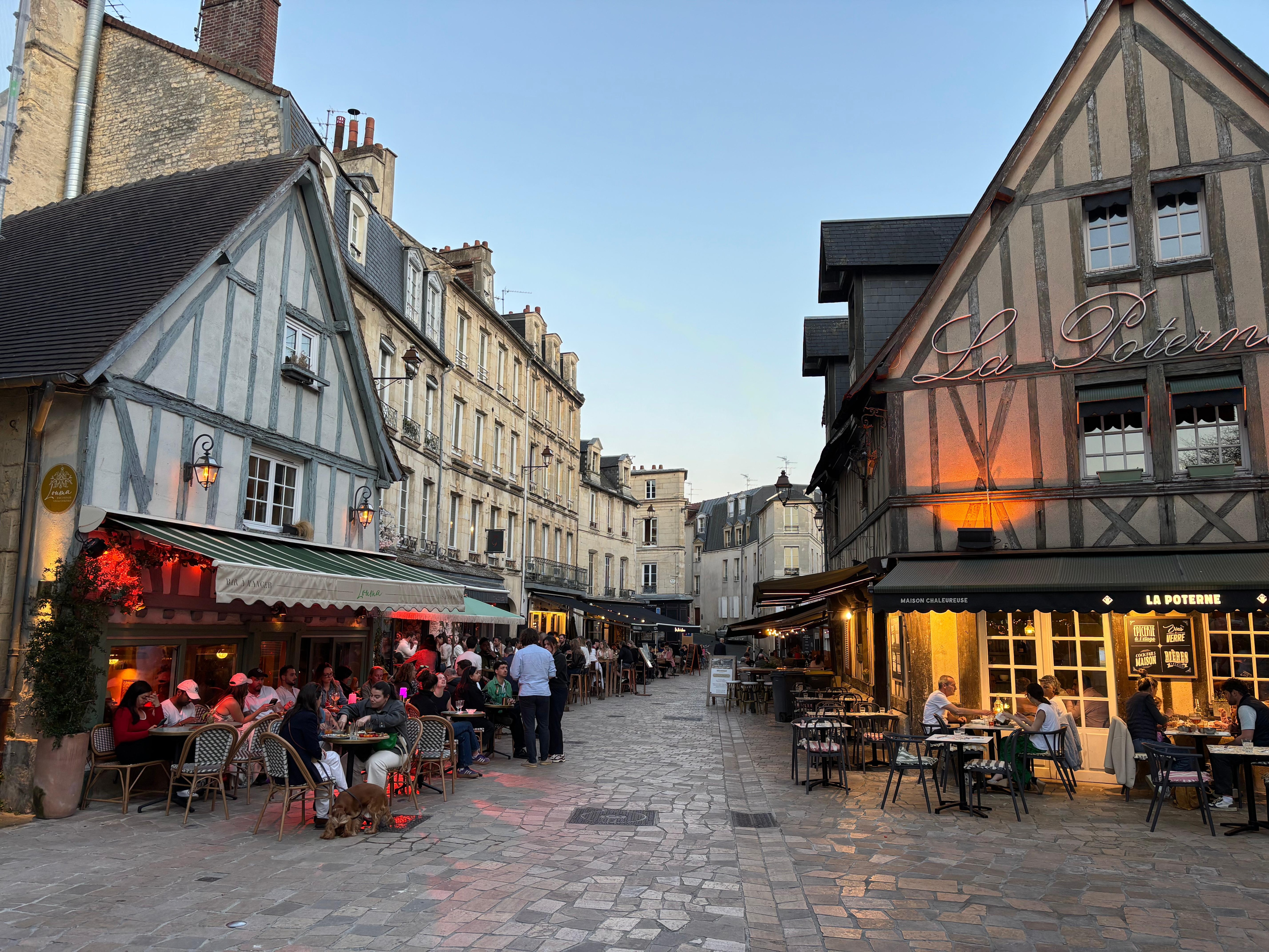 Restaurants within a 5 minute walk