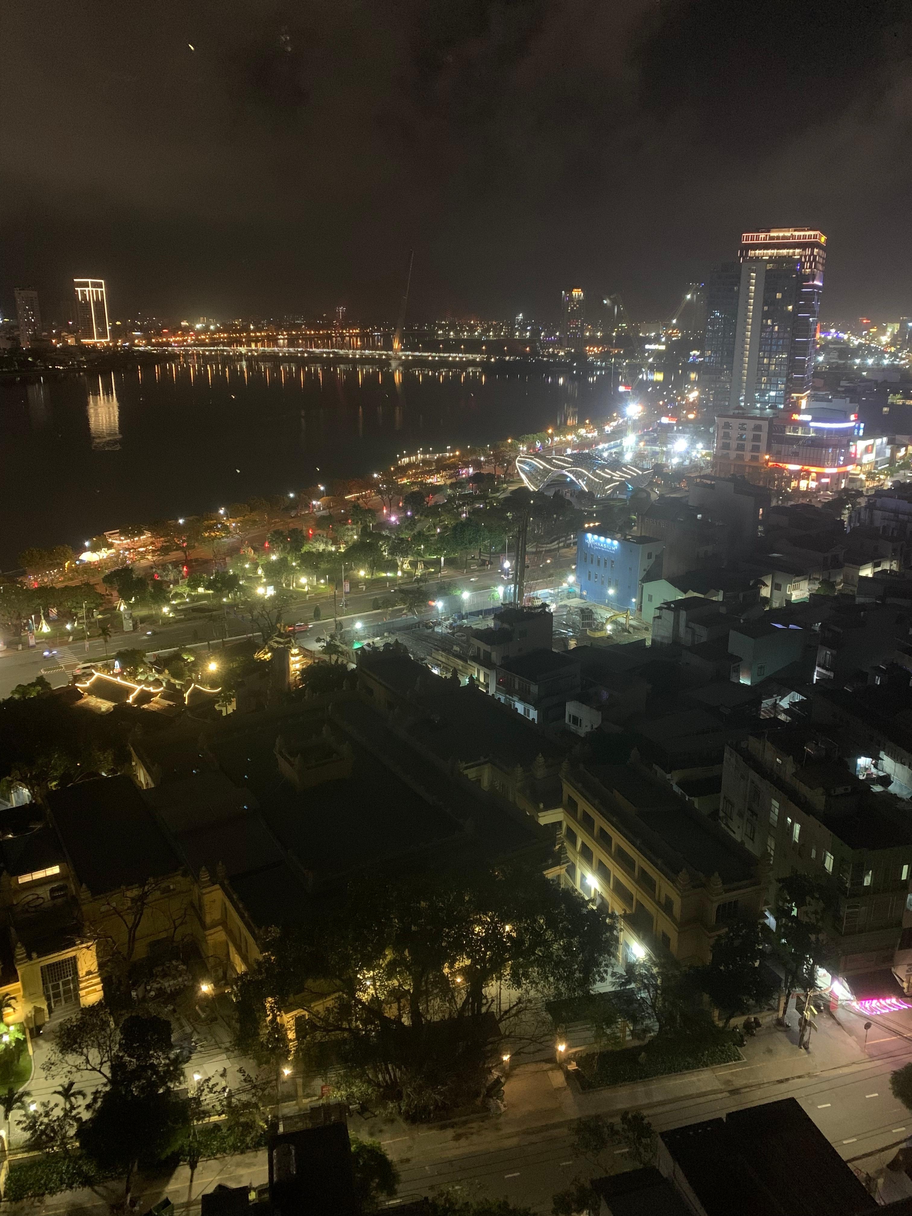 ハン川を見下ろす部屋からの眺め