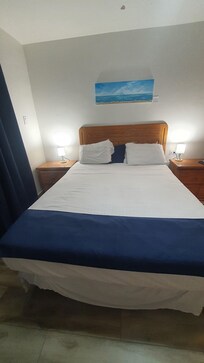 But got this instead full size bed and smaller room