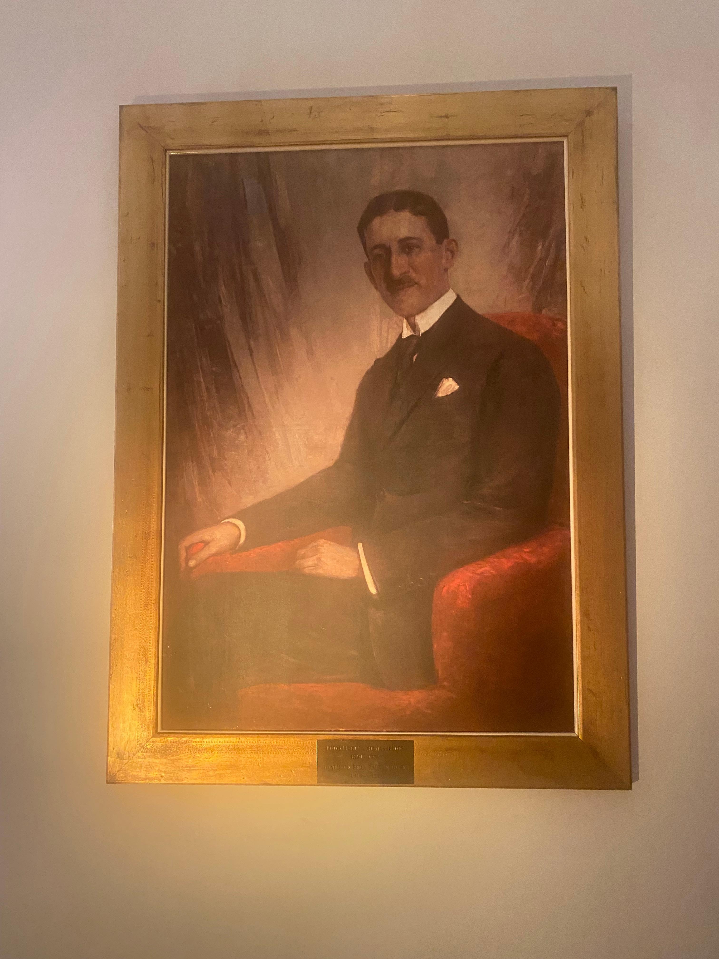 Otelin ilginç hikayesinin ilginç ve gizemli bir kişiliği…