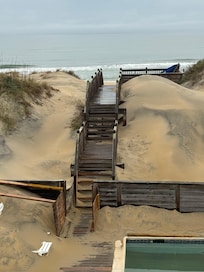 a narrow path to beach