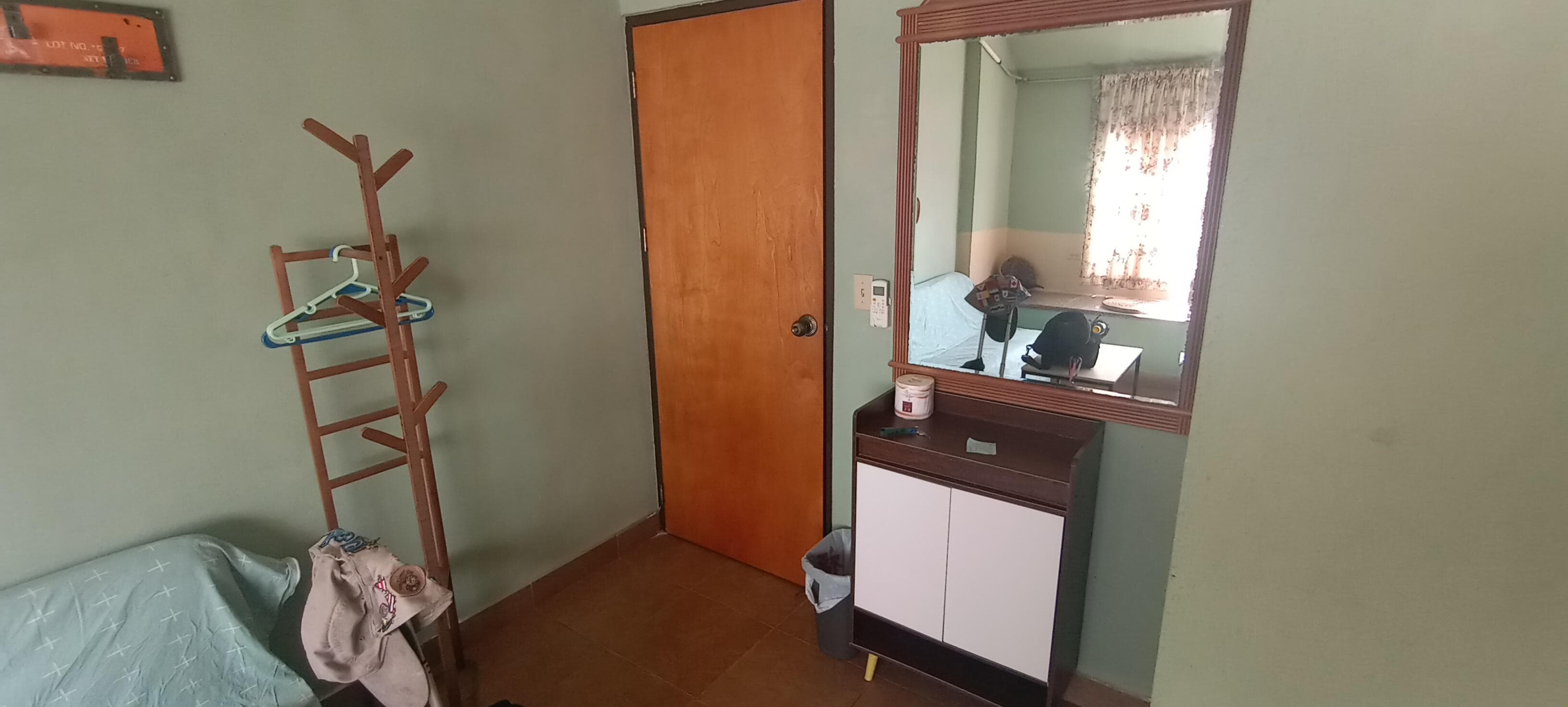 Room 5 entryway view