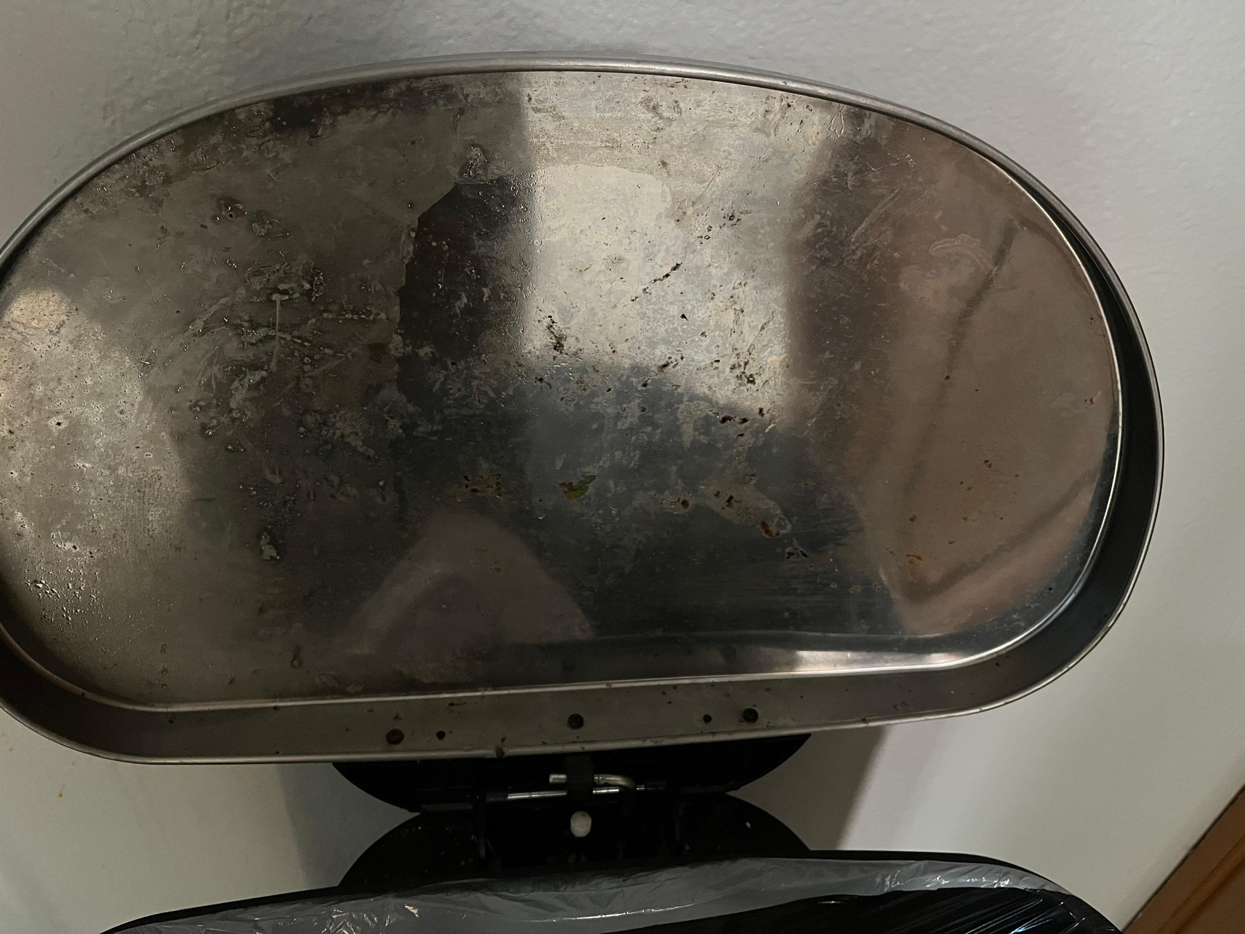 Bathroom garbage can