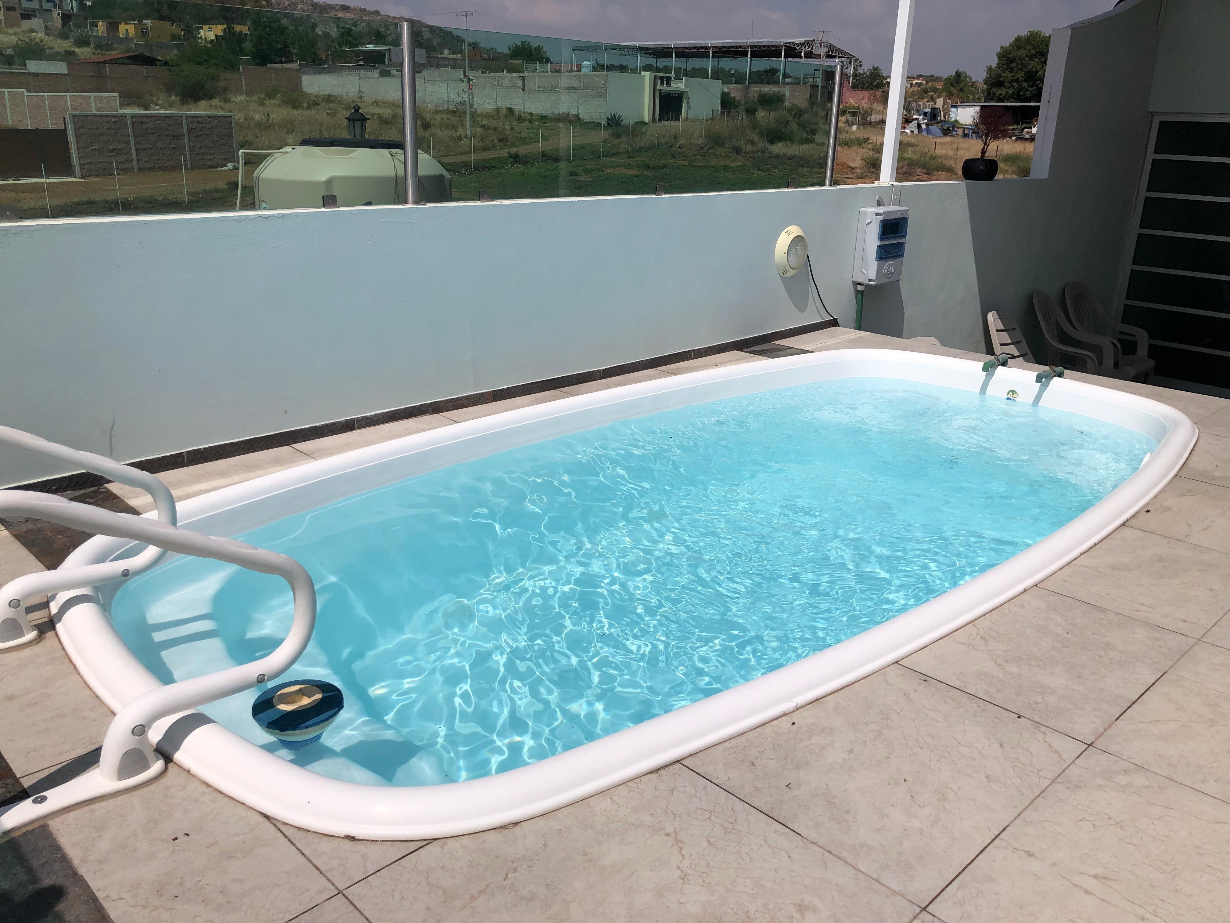 Piscina un poco sucia por bichos y la lluvia pero nada grave, tal ves entre antes de que la
Limpiaran