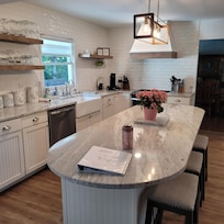 Really beautiful kitchen and very well stocked, just needed some nicer pots and pans, the bottoms of the pans were very scratched.