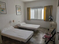 Quietschende Betten Zimmer 1