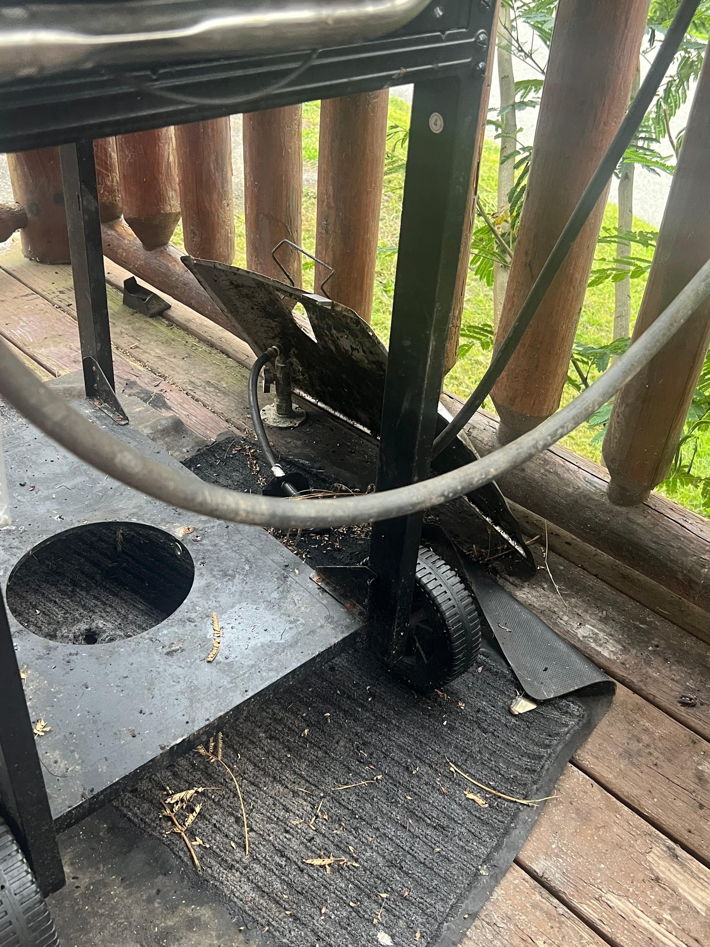 Grill was gross and bottom wasn’t even attached. 