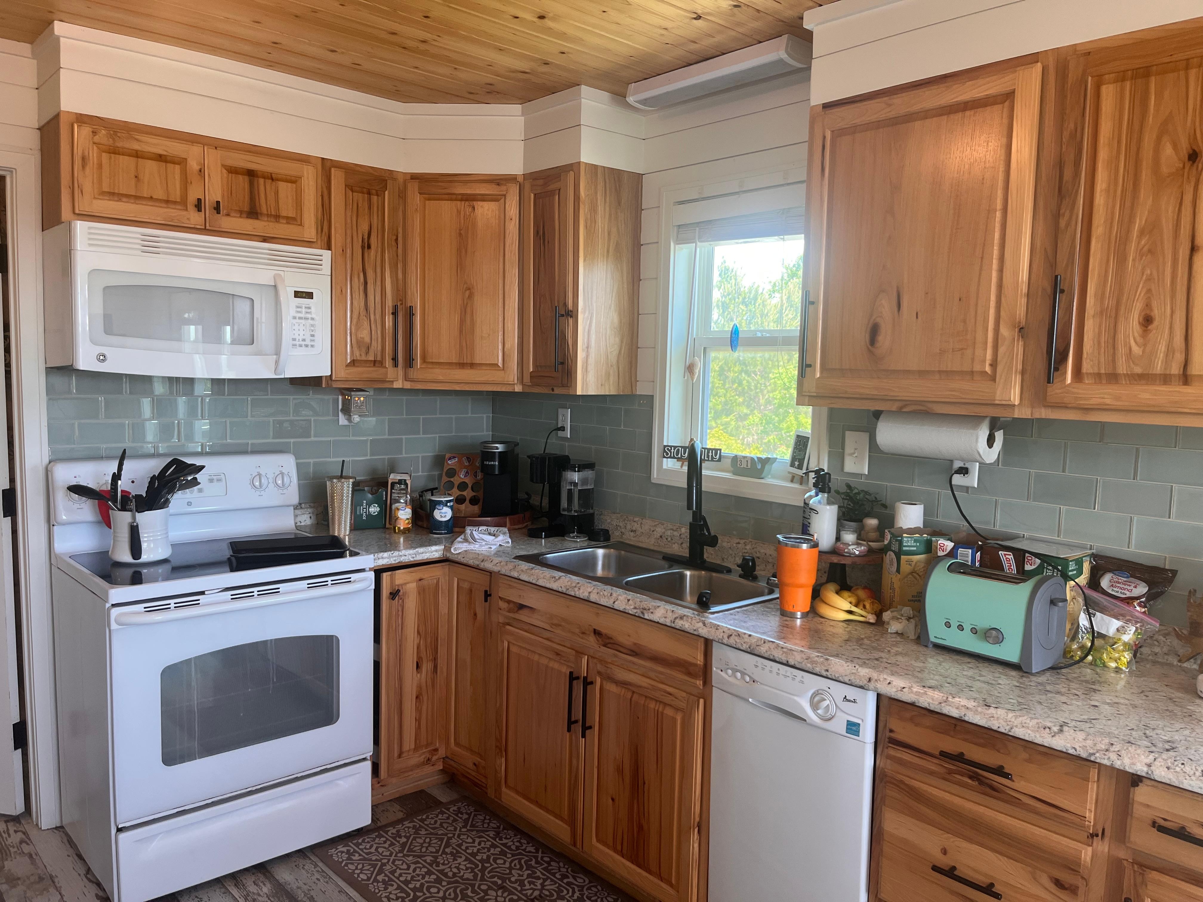Great kitchen with everything you need