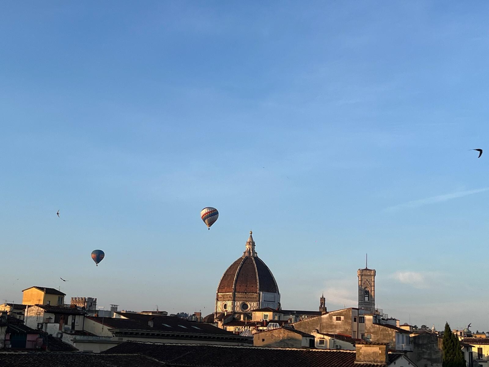 Desde la otra ventana de la habitación