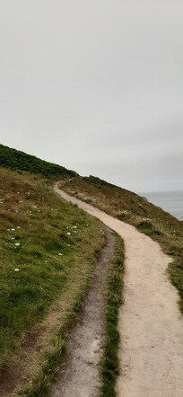 Wandern entlang der Küste