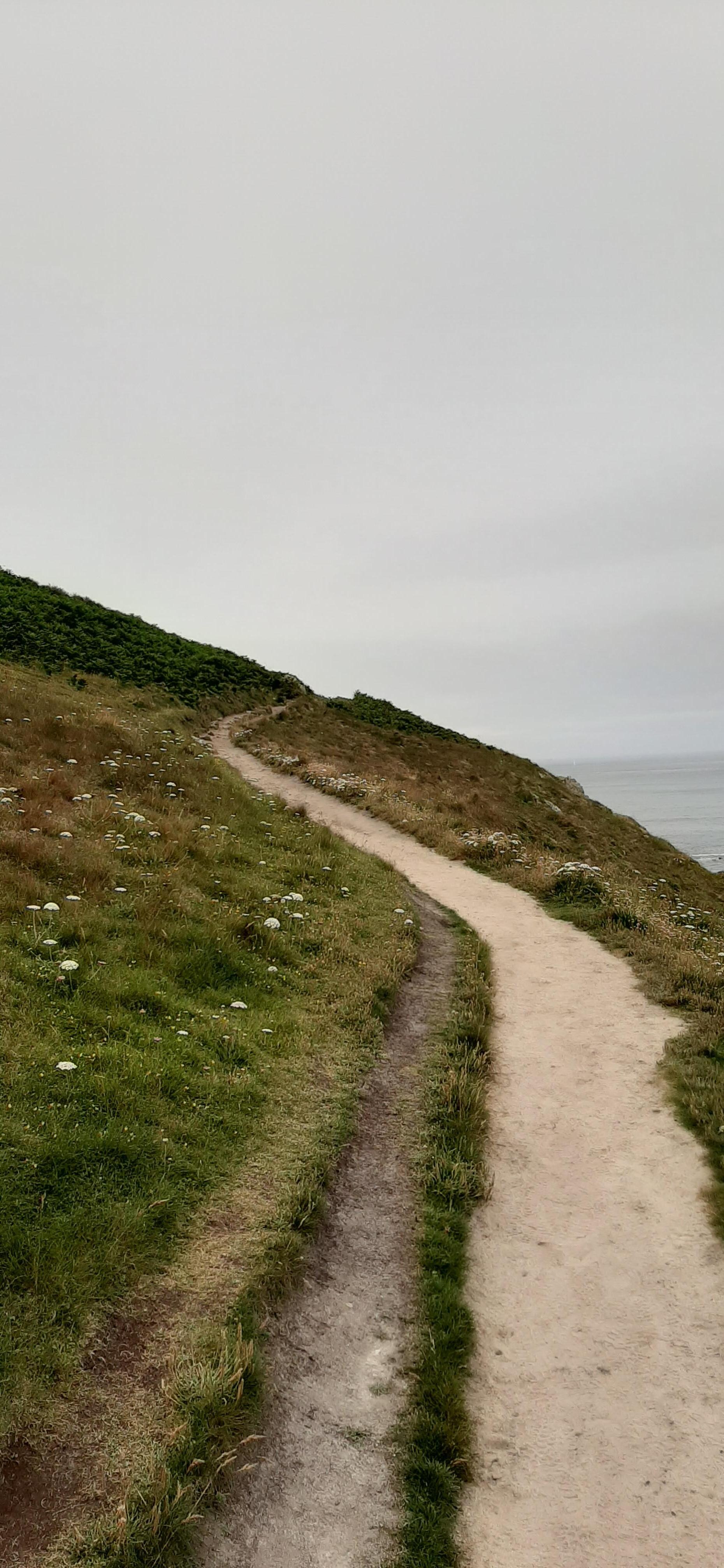 Wandern entlang der KĂŒste