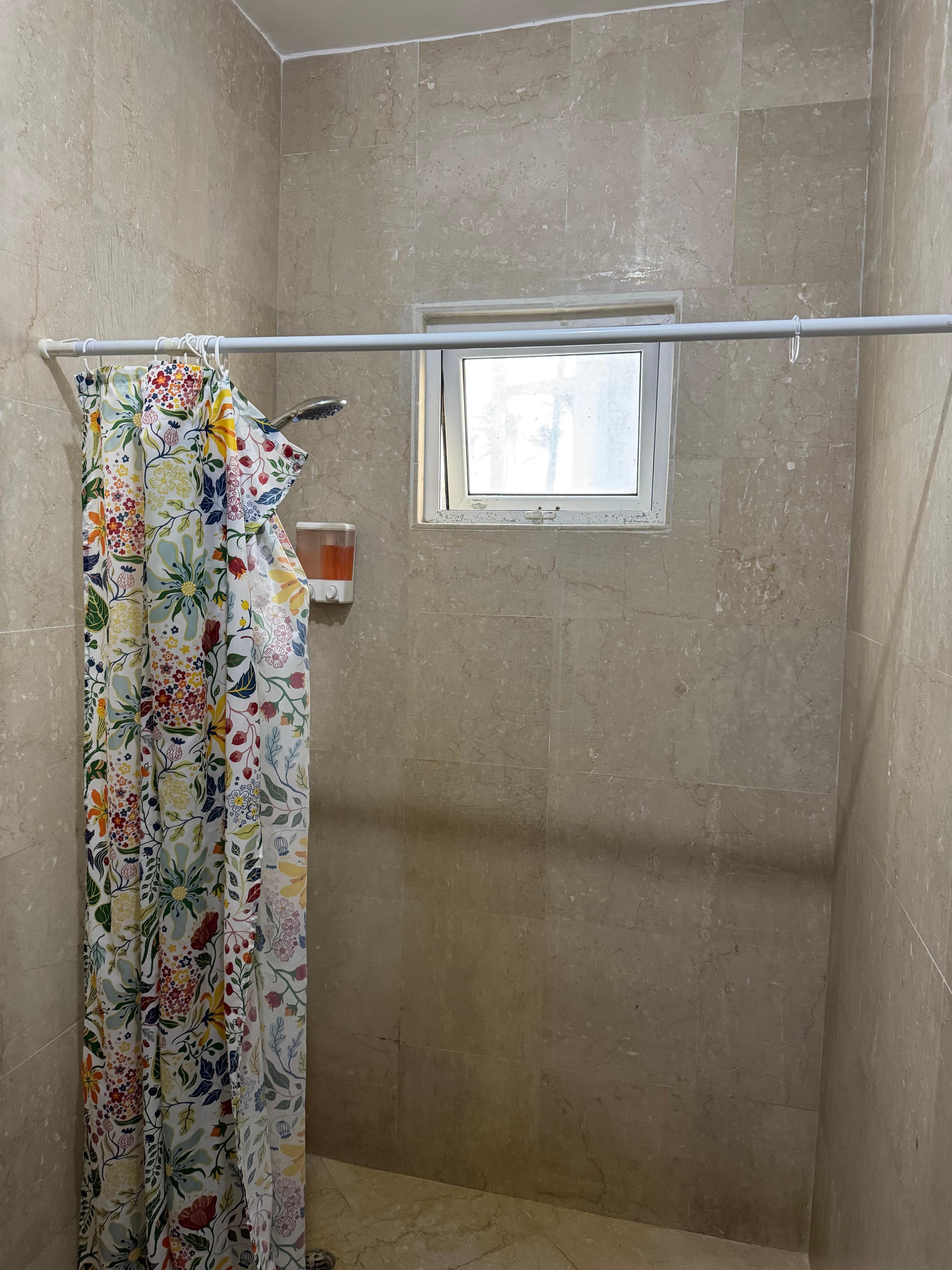 Ventanas y baños  muy sucias 