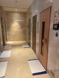 サウナはスチーム式とロウリュウ式が用意されています