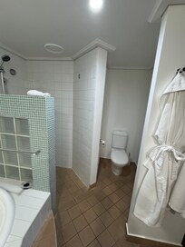 Bathroom poorly configured