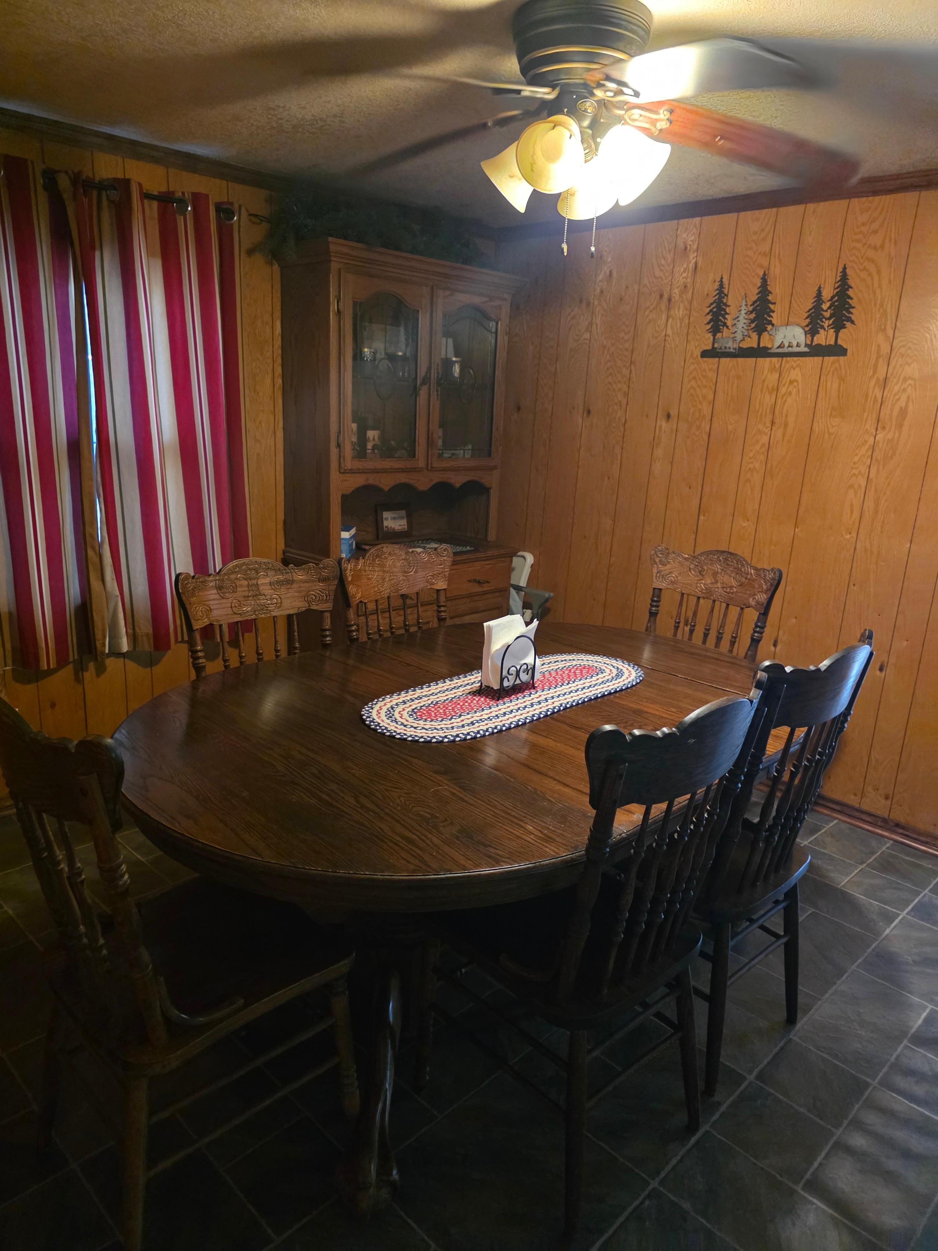 Dining room perfect for the 6 of us