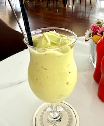 アボカドスムージー。甘すぎずかなり濃厚。一番美味しかった。