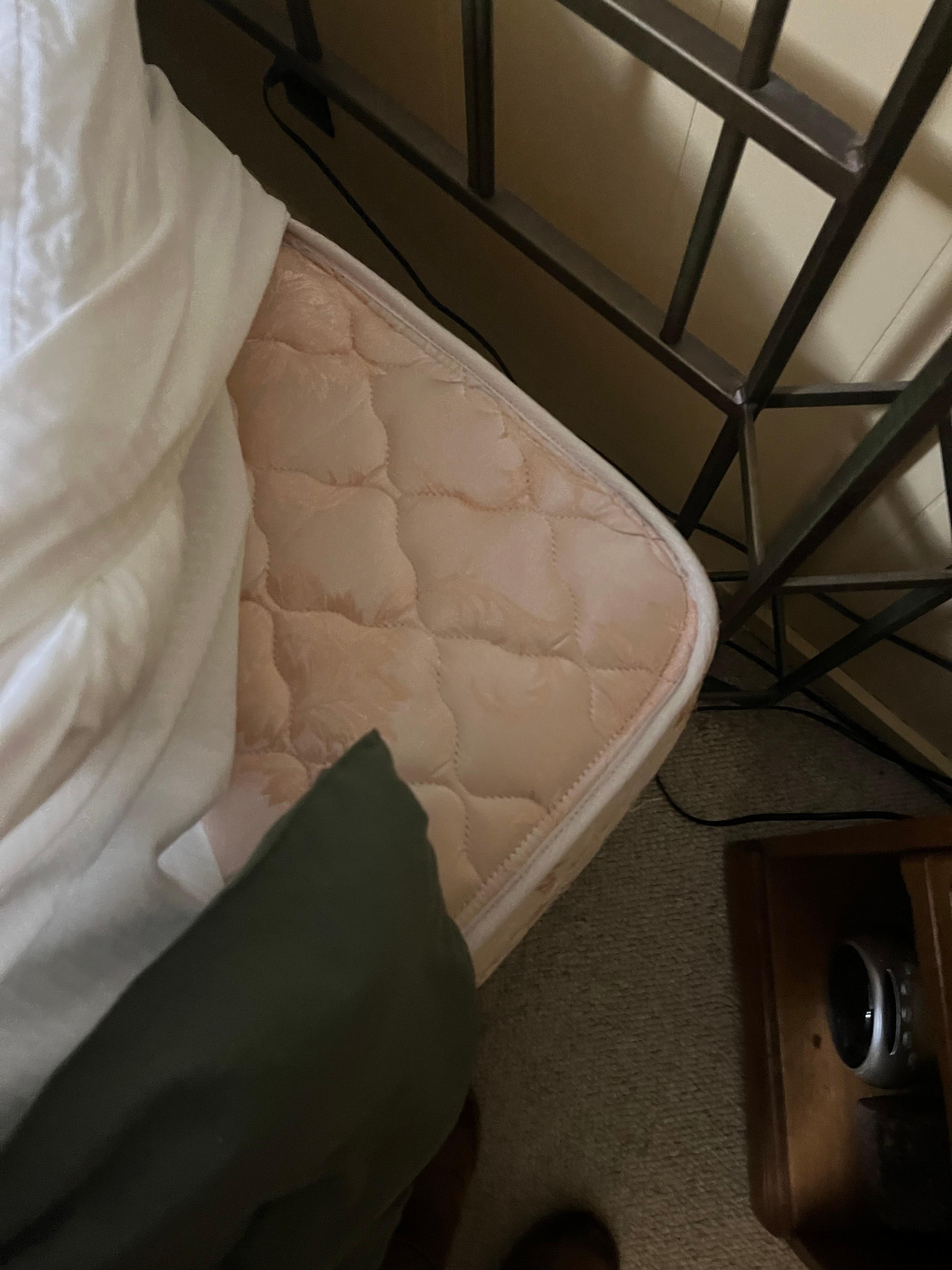 No mattress covers to protect from bedbugs and other things or other human fluids