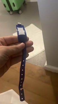 A pulseira obrigatória durante toda a estadia