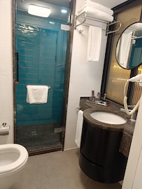 Cute bathroom with lovely rain shower