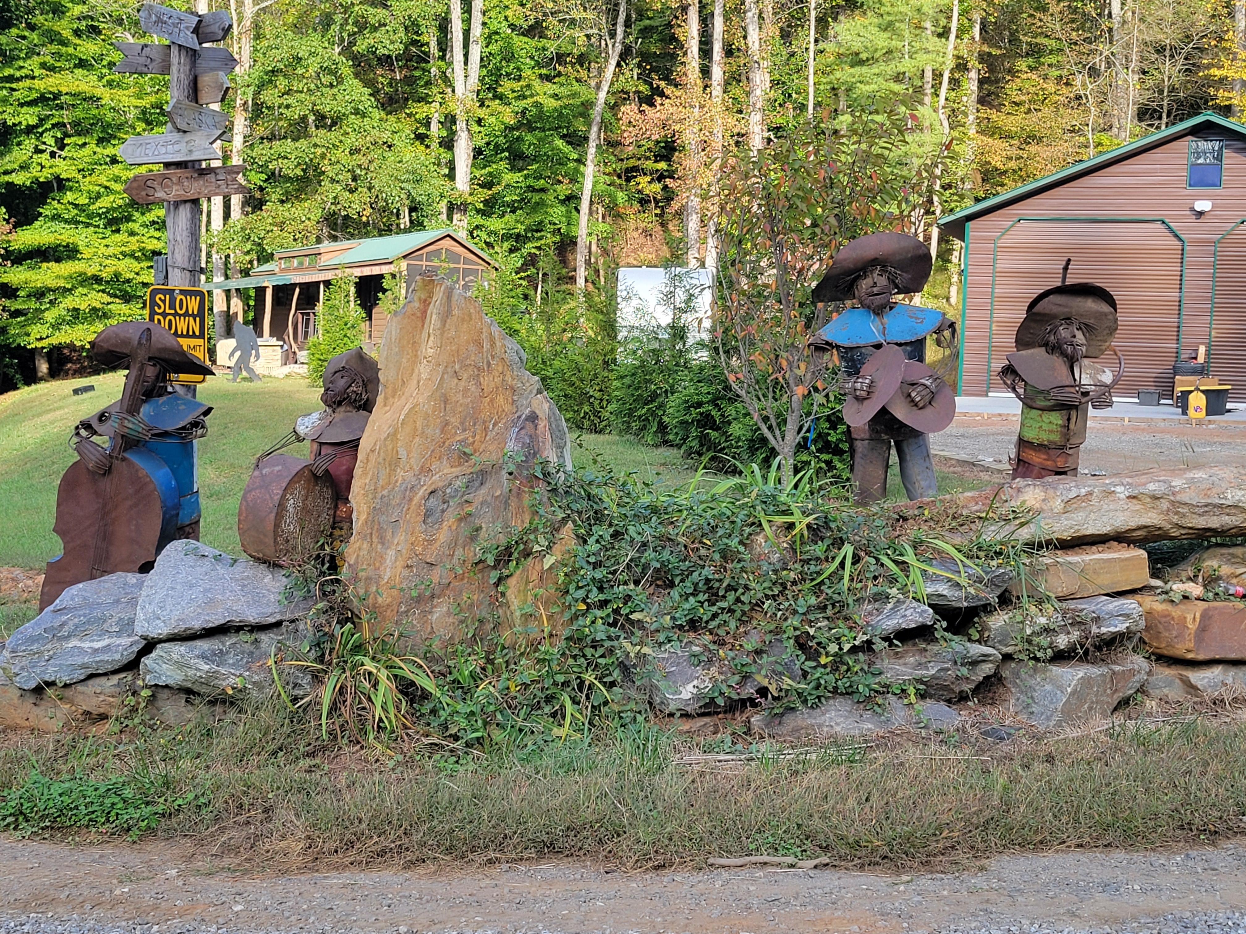 Cute statues infront of the cabin