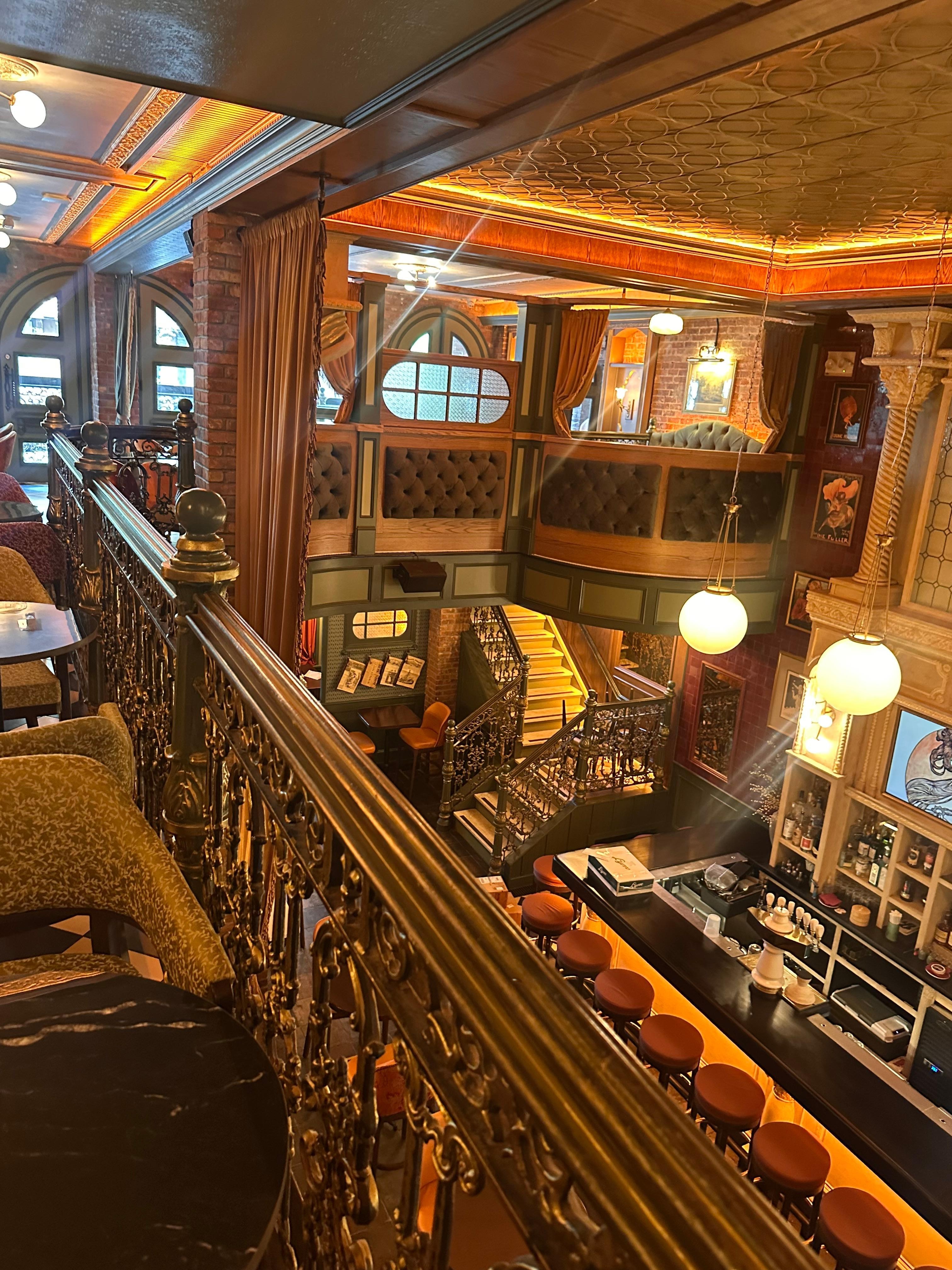 Restaurant next door access through building. 