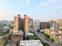 台北駅方面を臨む。13階から民権西路駅が見えます。