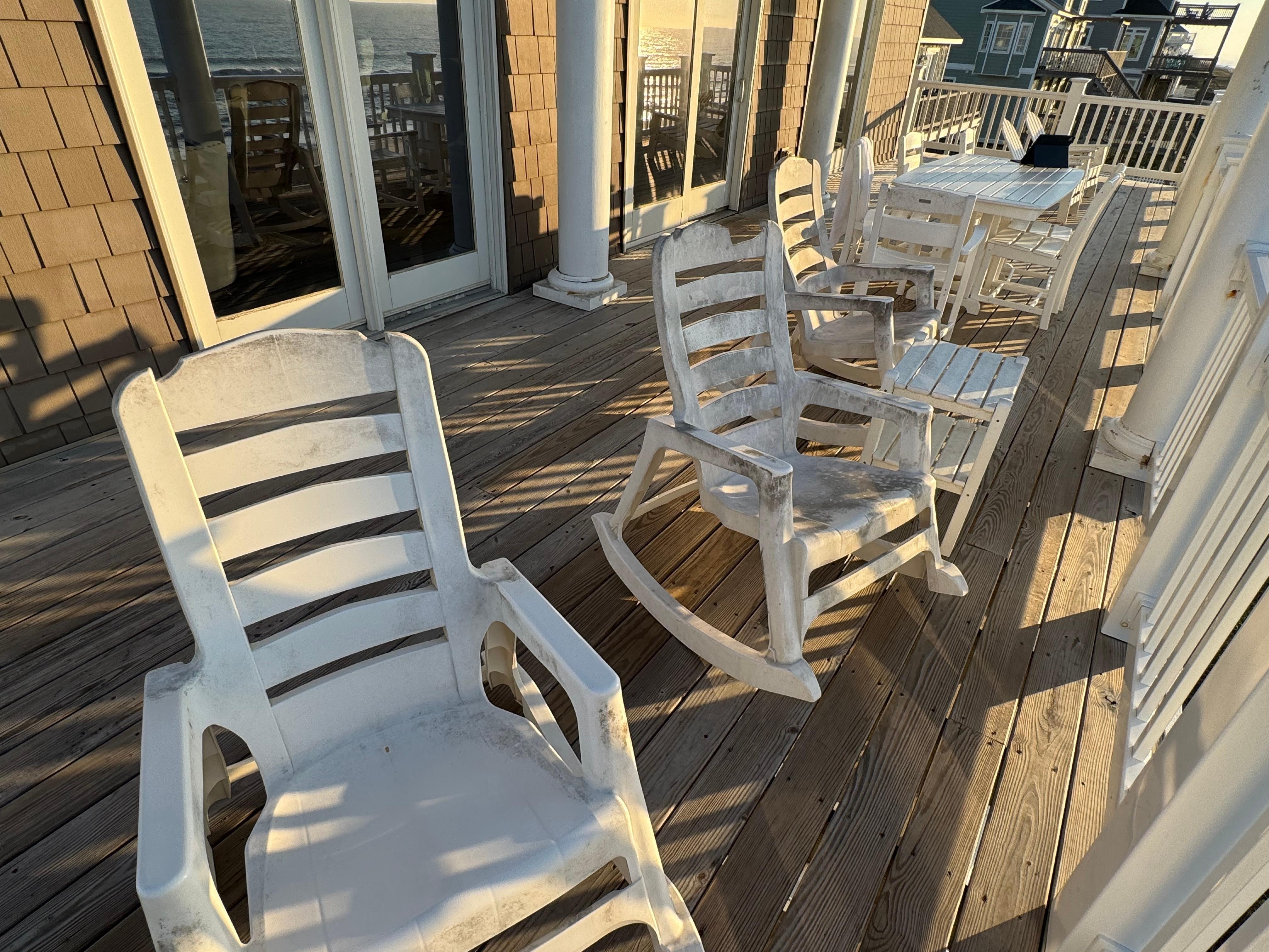 Older broken and dirty patio furniture 