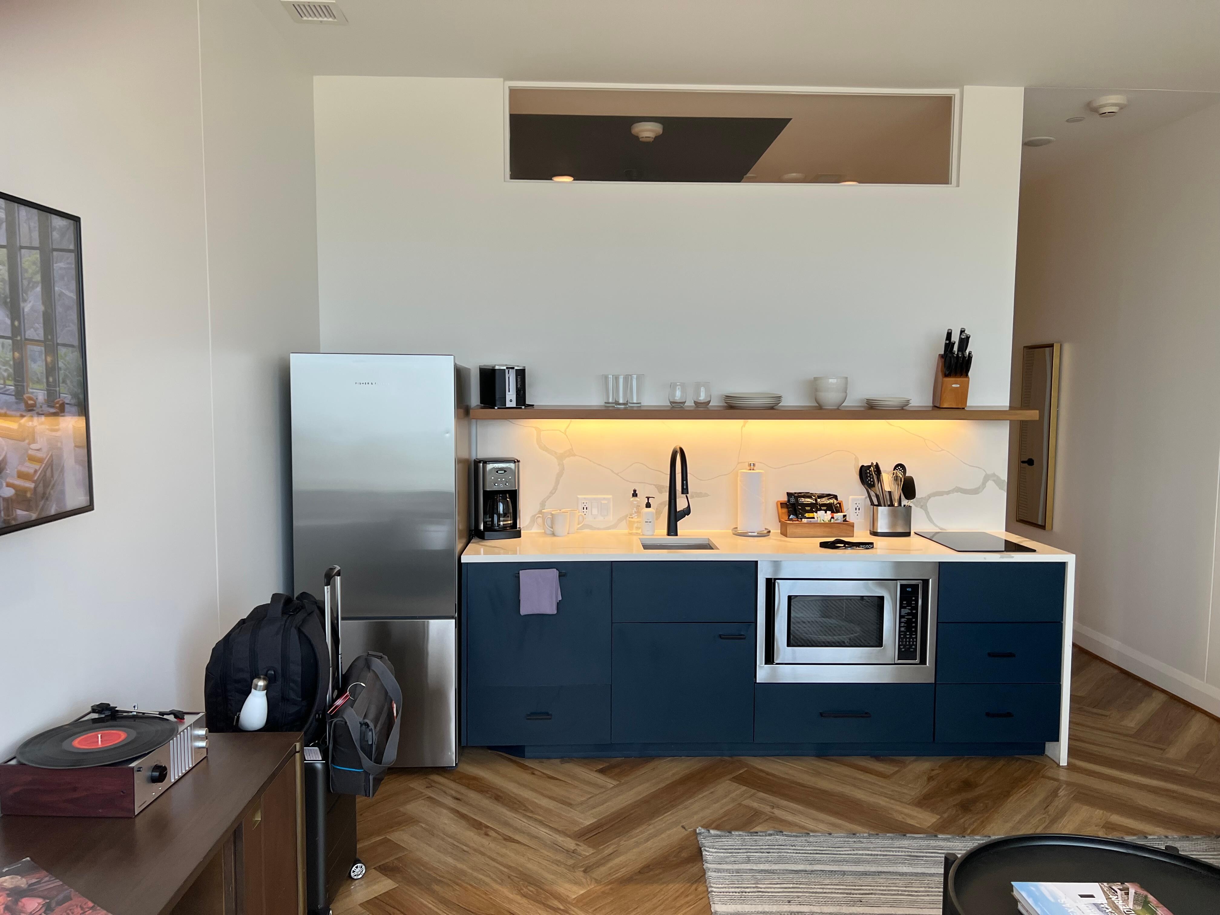The full kitchen.