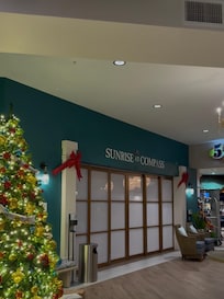 Lobby and entrance to breakfast buffet